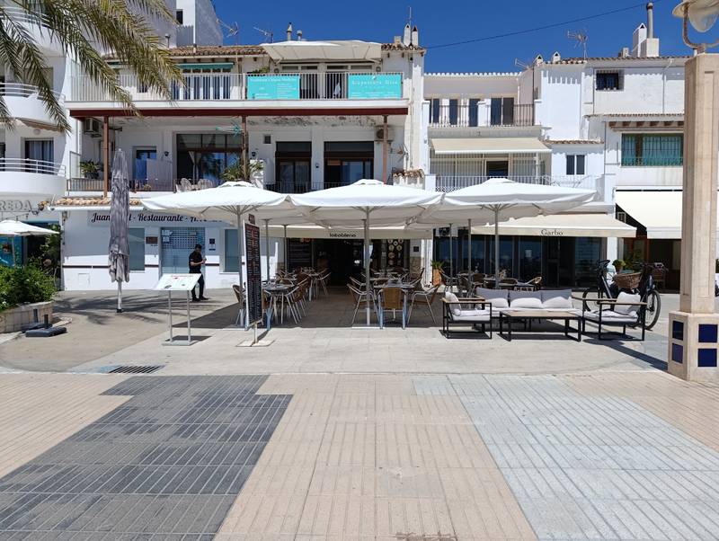 La fachada de La Tablería en el paseo de Altea